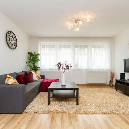 Family Lux Lounge In Voeroesmarty Street By Nw Apartment Budapest Bagian luar foto