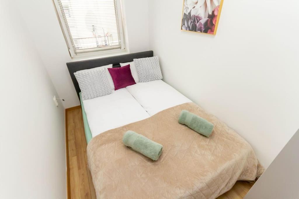 Family Lux Lounge In Voeroesmarty Street By Nw Apartment Budapest Bagian luar foto