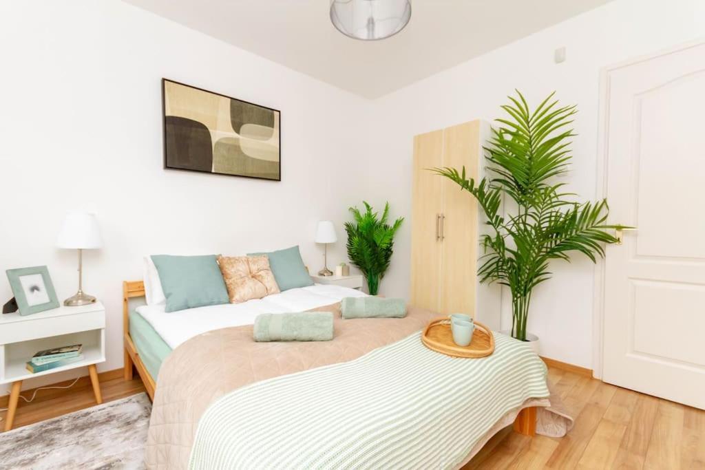 Family Lux Lounge In Voeroesmarty Street By Nw Apartment Budapest Bagian luar foto