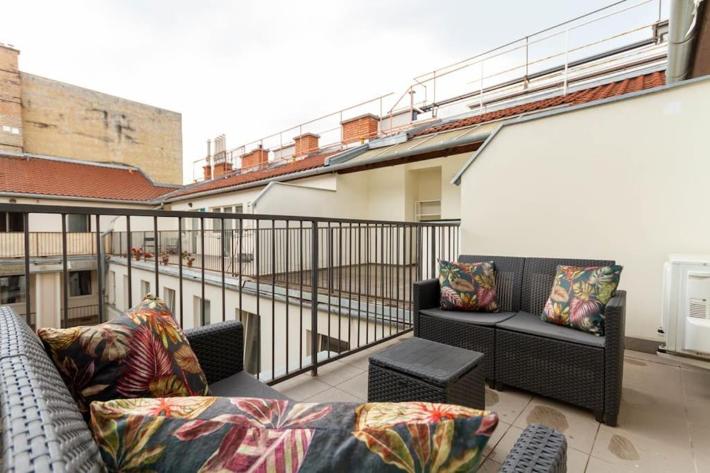Family Lux Lounge In Voeroesmarty Street By Nw Apartment Budapest Bagian luar foto