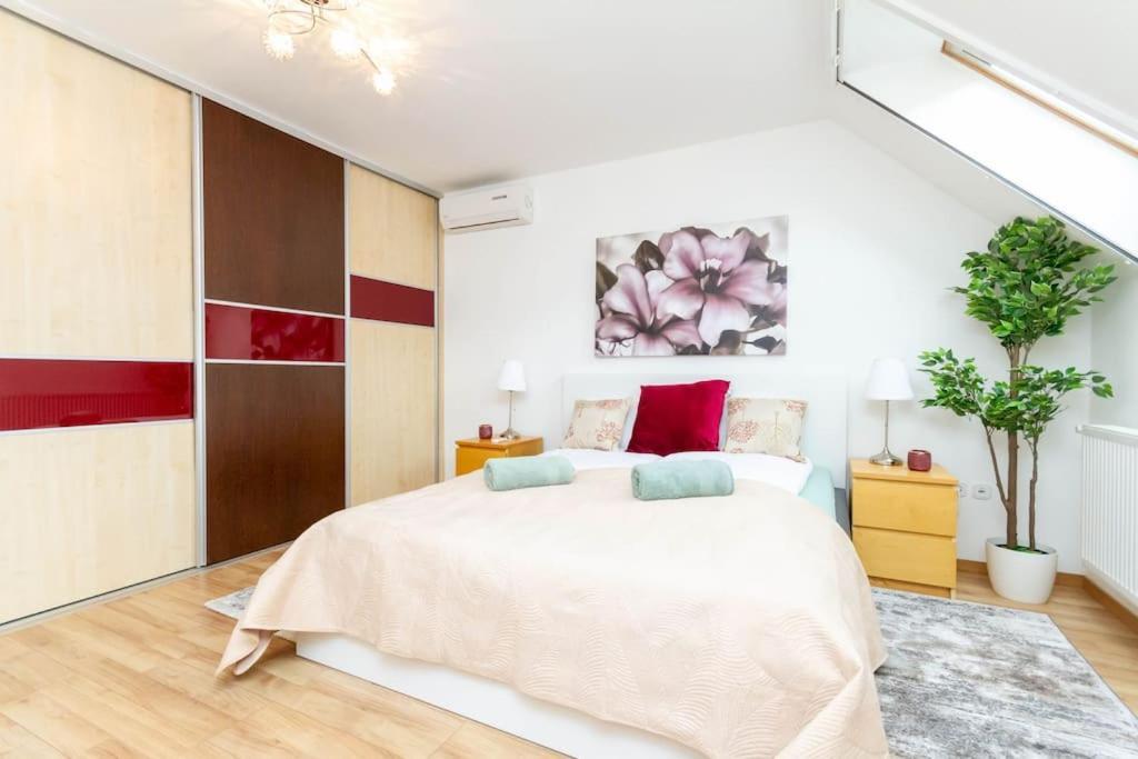 Family Lux Lounge In Voeroesmarty Street By Nw Apartment Budapest Bagian luar foto