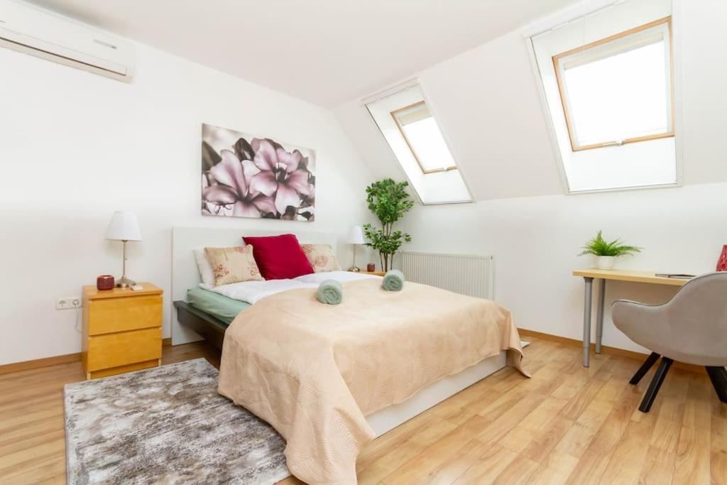 Family Lux Lounge In Voeroesmarty Street By Nw Apartment Budapest Bagian luar foto